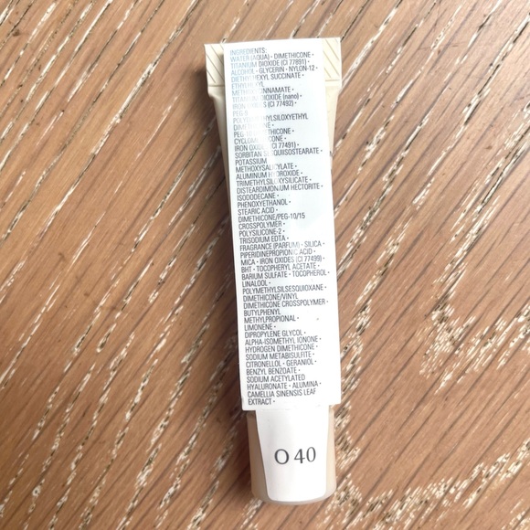 Shiseido Future Solution LX Total Radiance Foundation samples x10 - Picture 6 of 6